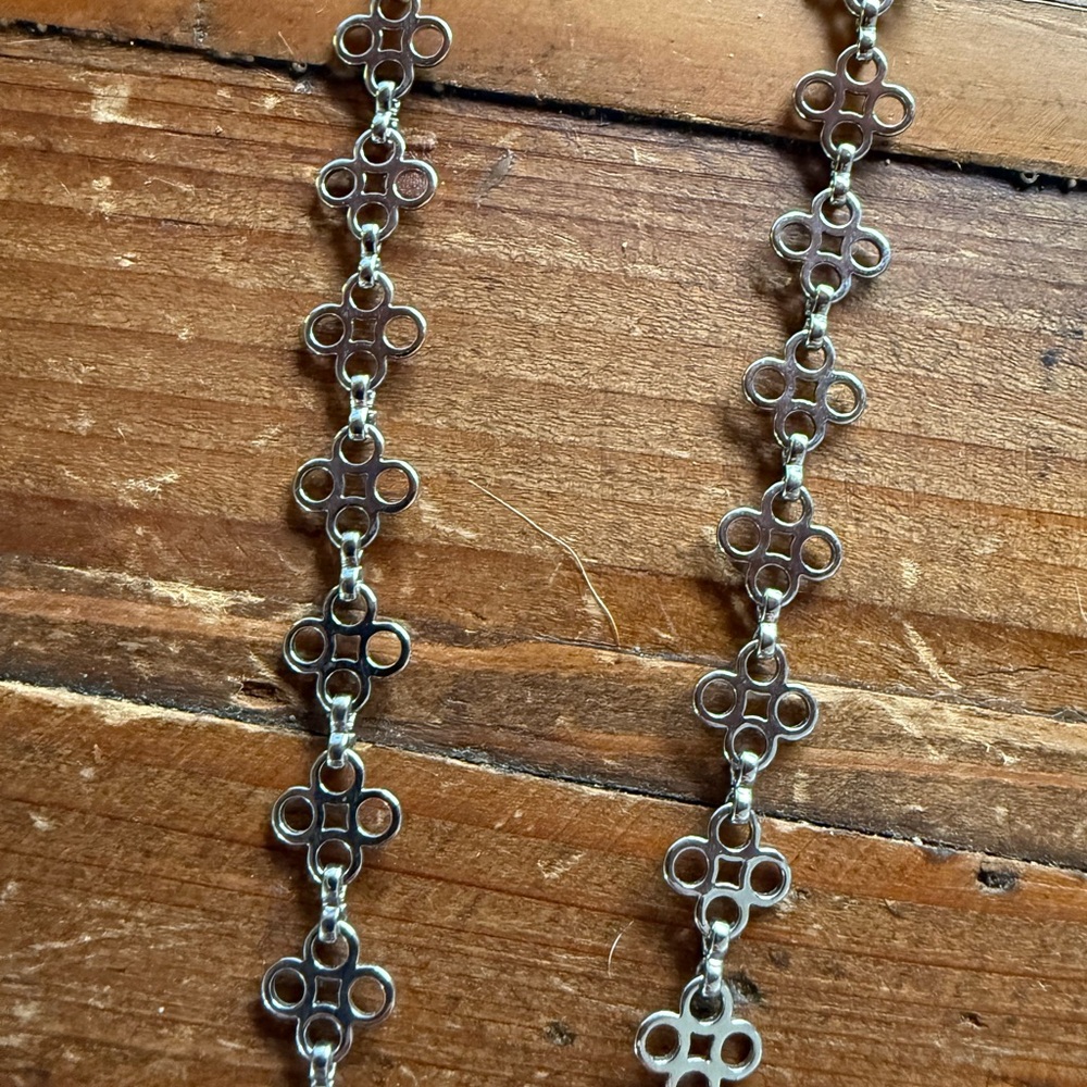 Tory Burch Silver Tone Clover Flower Chain Necklace 32” long NWOT - Picture 5 of 9
